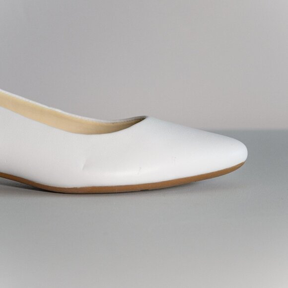 Easy Spirit Caldise Leather Low Heel Dress Shoes in White - Picture 13 of 15